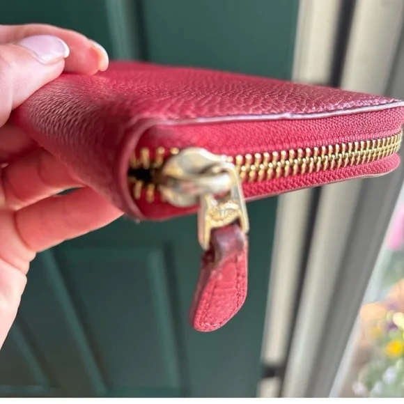 COACH Red Pebbled Leather Zip Wallet with Gold Logo - Picture 4 of 4